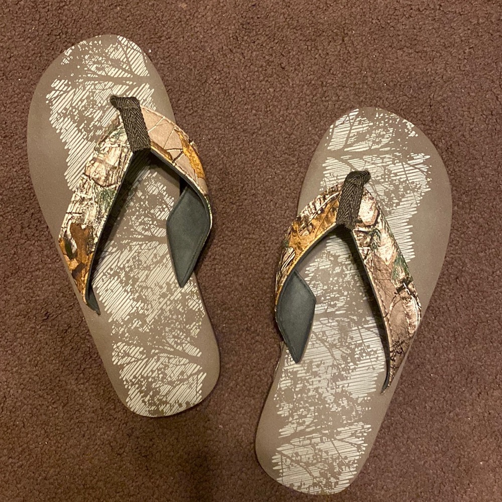 Realtree camo/camouflage flip flops